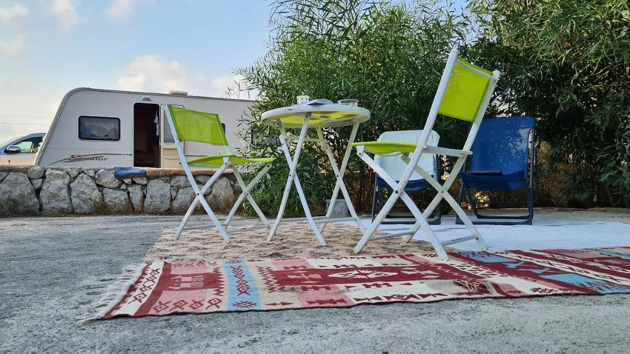 مكان تخييم أنطاليا Caravan Lara1